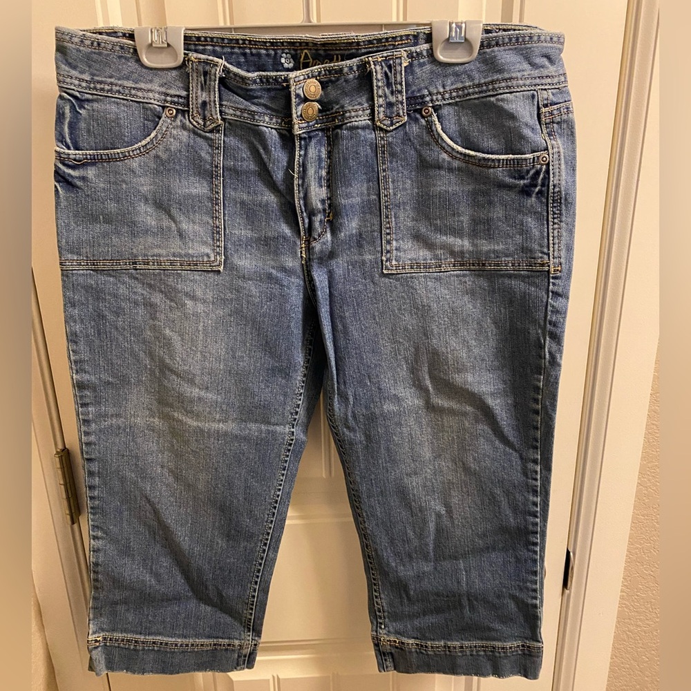 Amethyst Jeans 15 Capri Length Stretch Blue Denim Capris Juniors Fade Wash